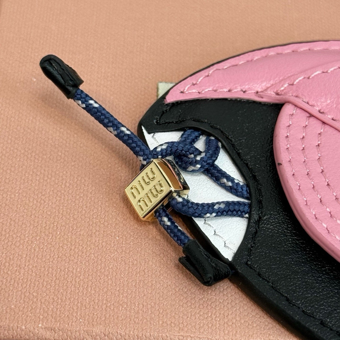 MIU MIU - leather key ring trick