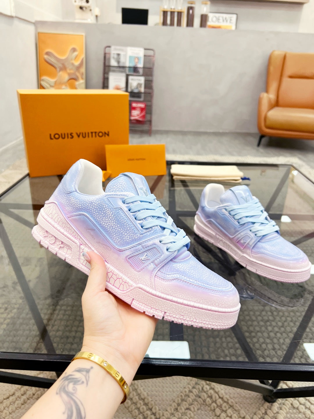 LOUIS VUITTON- Unisex sneakers