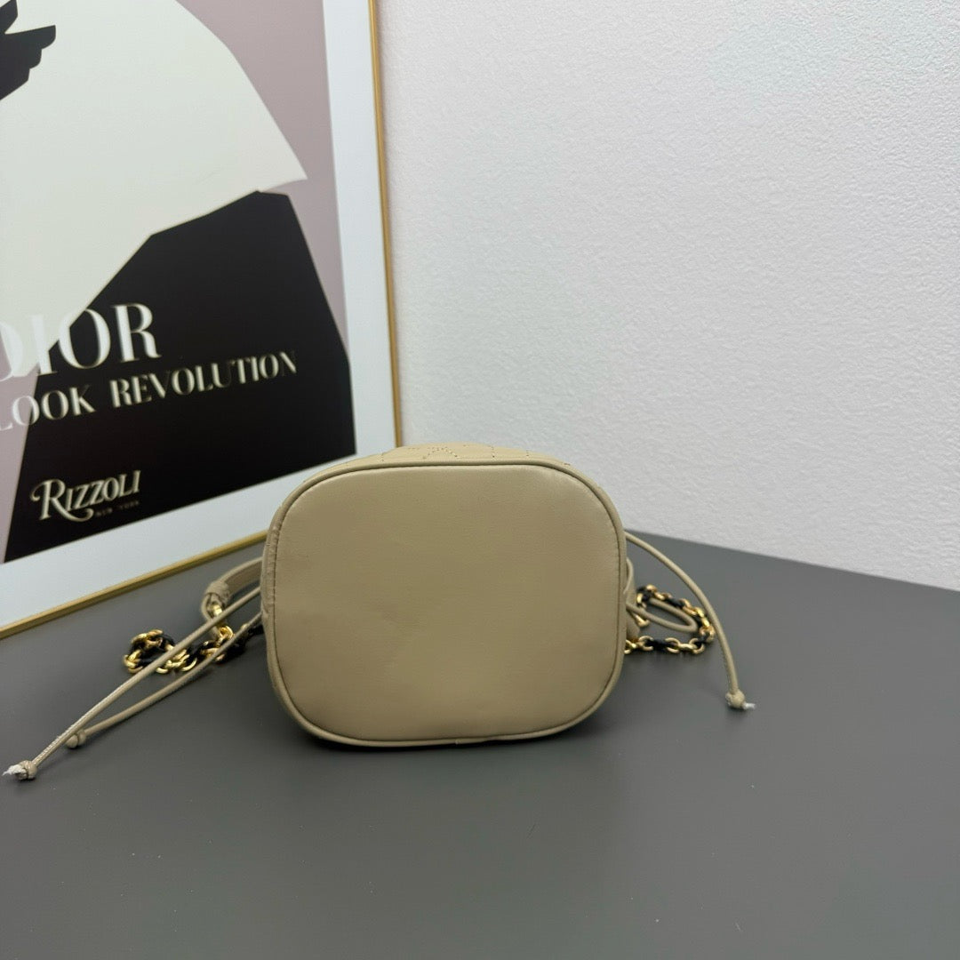 DIOR - oblique 30 Montaigne