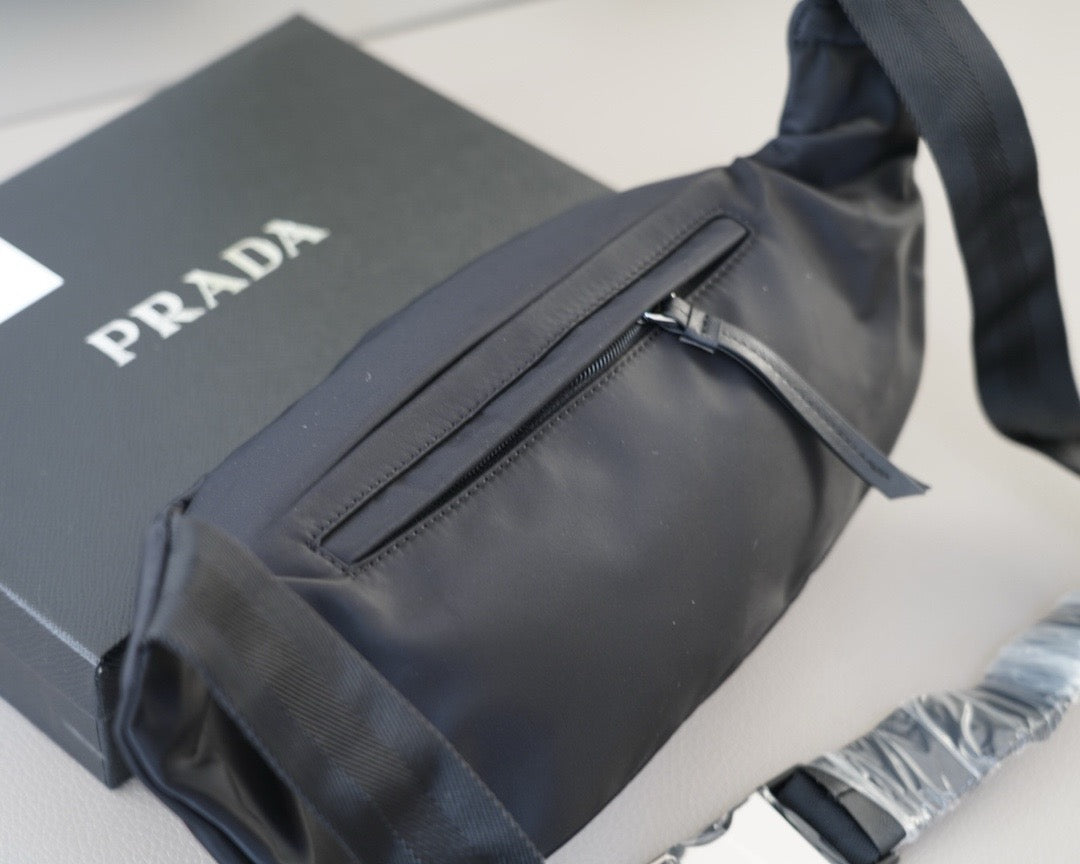 PRADA - Belt bag