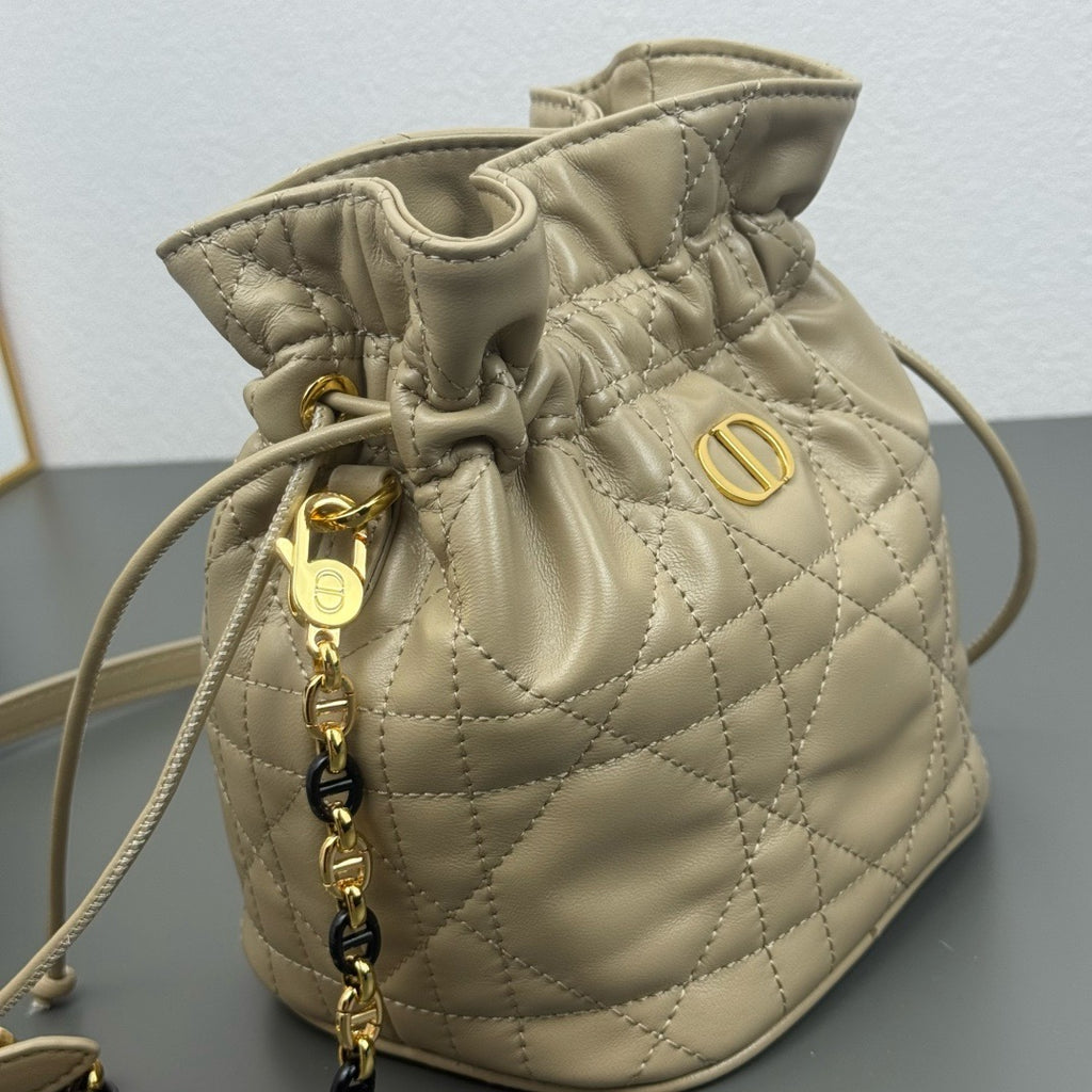 DIOR - oblique 30 Montaigne