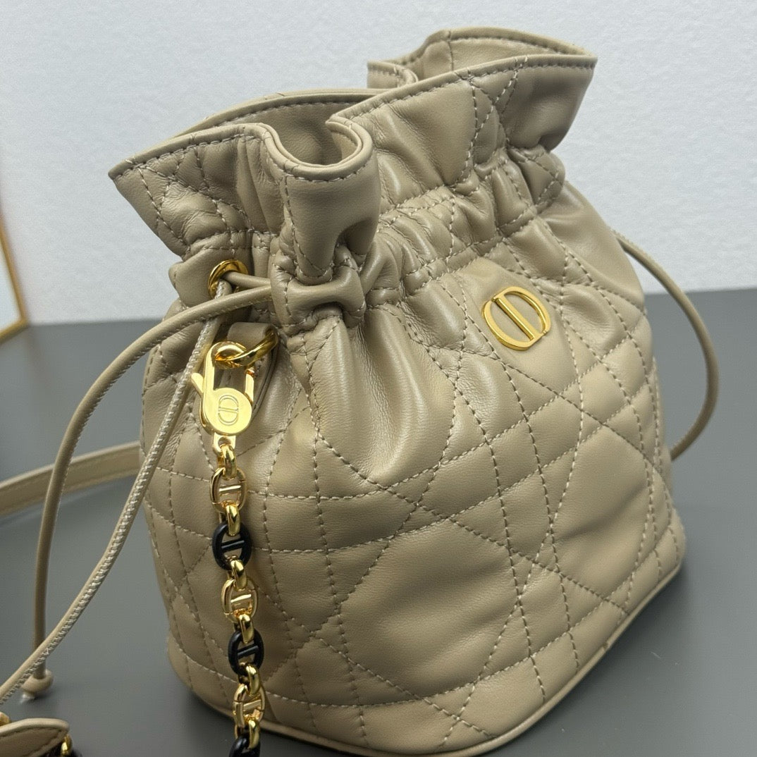 DIOR - oblique 30 Montaigne