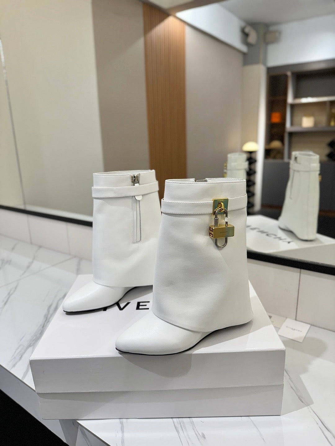 GIVENCHY - Shark lock boots