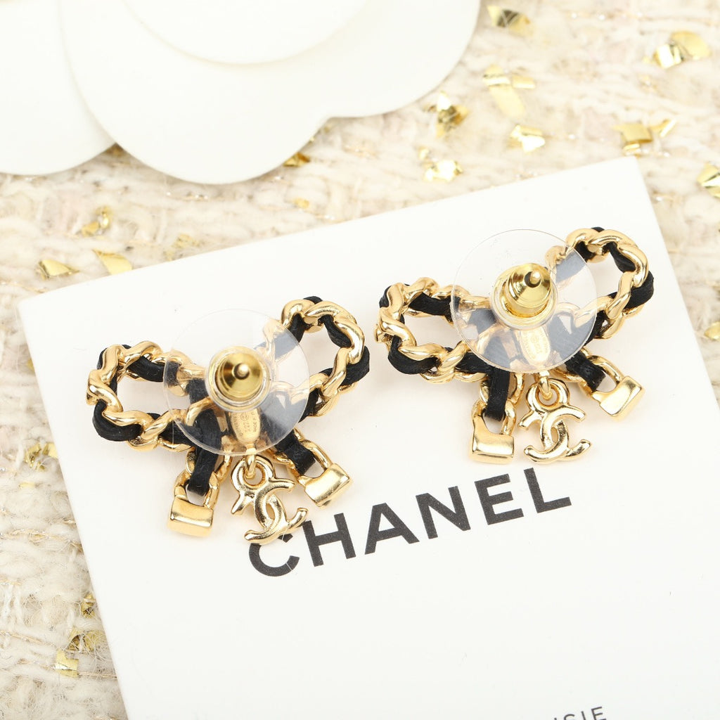CHANEL - earrings