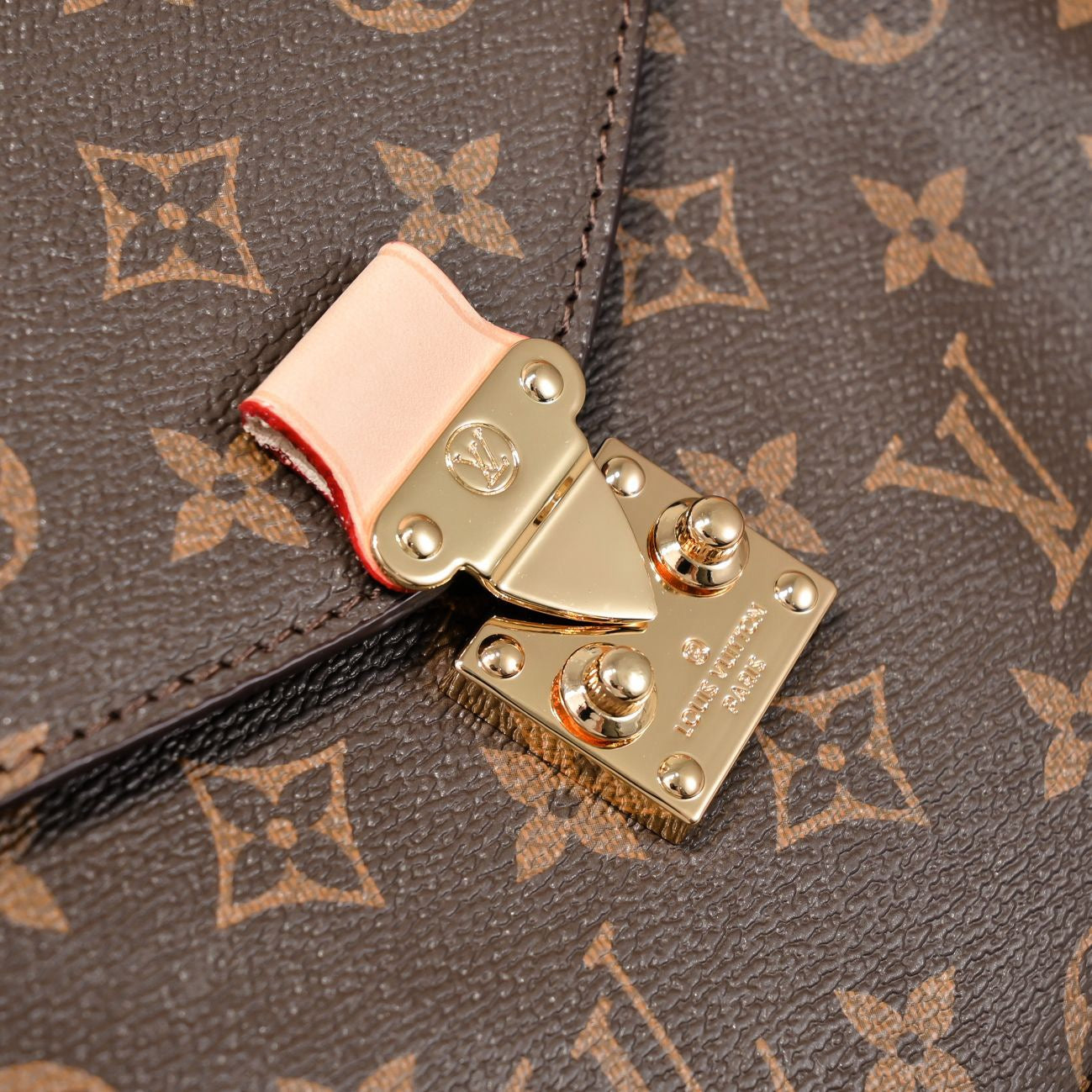 LOUIS VUITTON - Hobo Métis