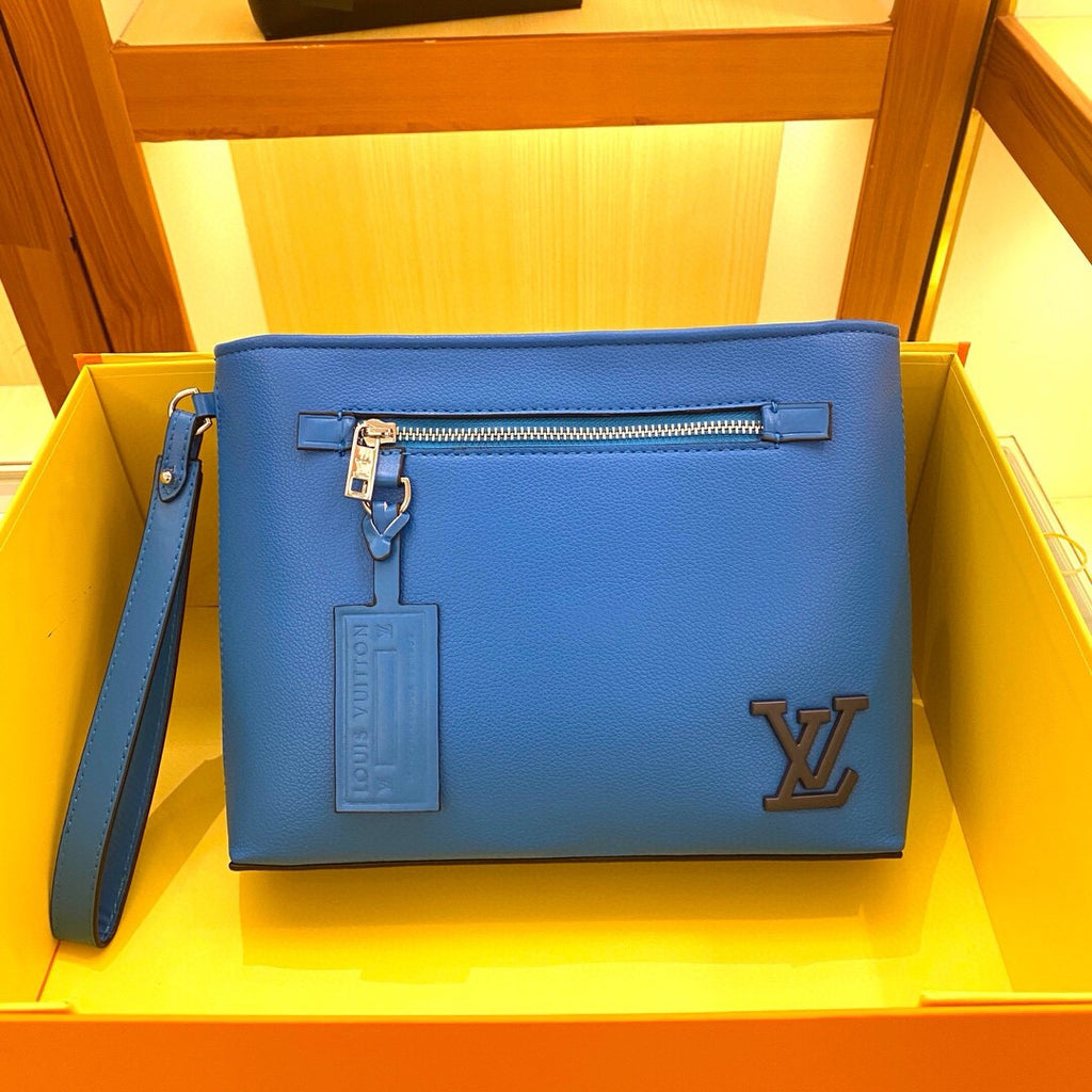 LOUIS VUITTON - Takeoff Pouch