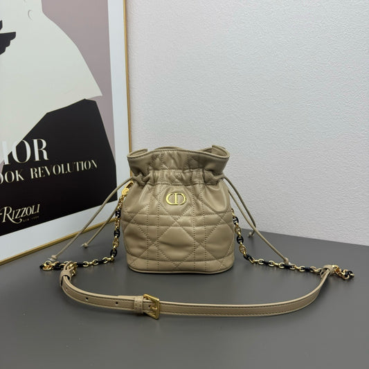 DIOR - oblique 30 Montaigne