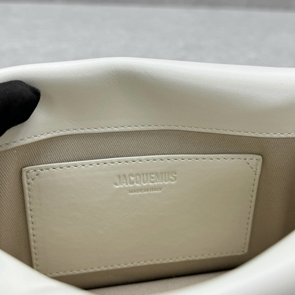 JACQUEMUS - La Petite Pochette Rond Carré clutch