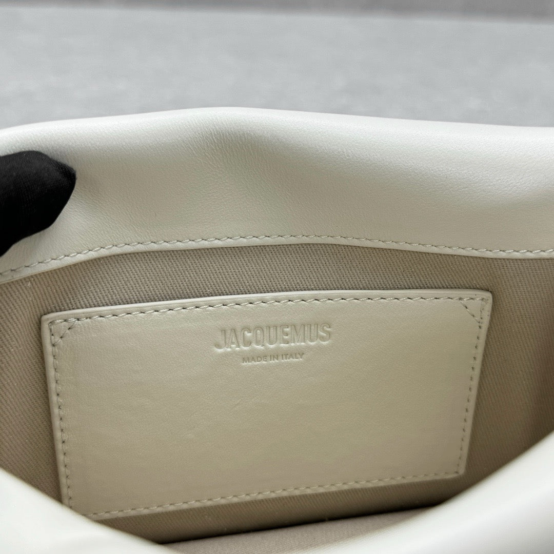 JACQUEMUS - La Petite Pochette Rond Carré clutch