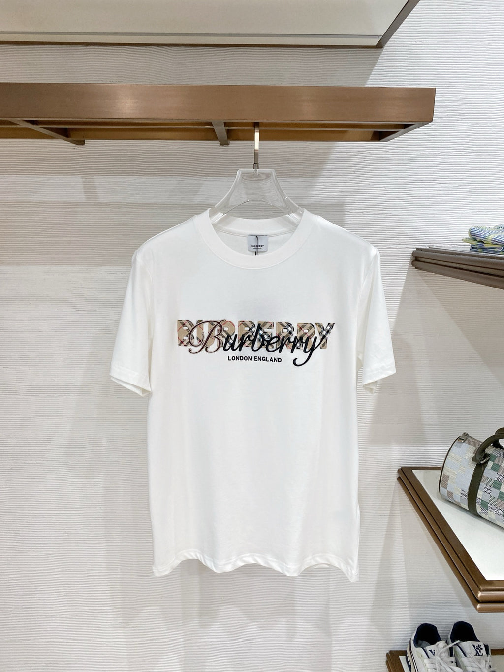 BURBERRY - T-shirt