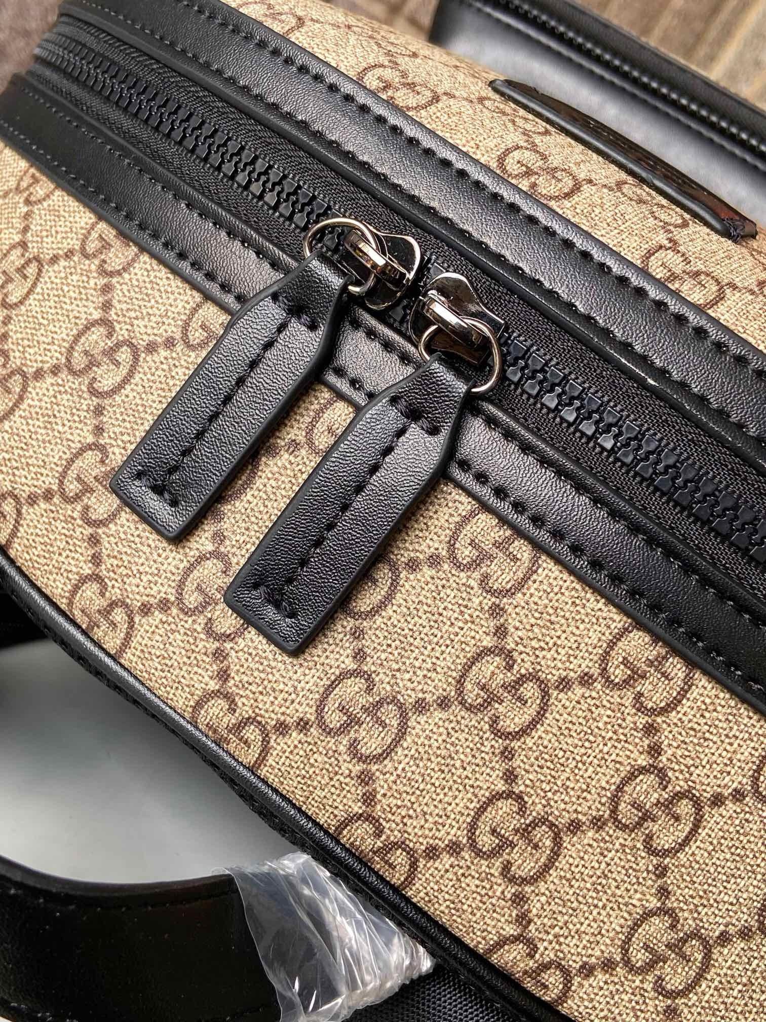 GUCCI - GG Supreme Monogram Medium Backpack