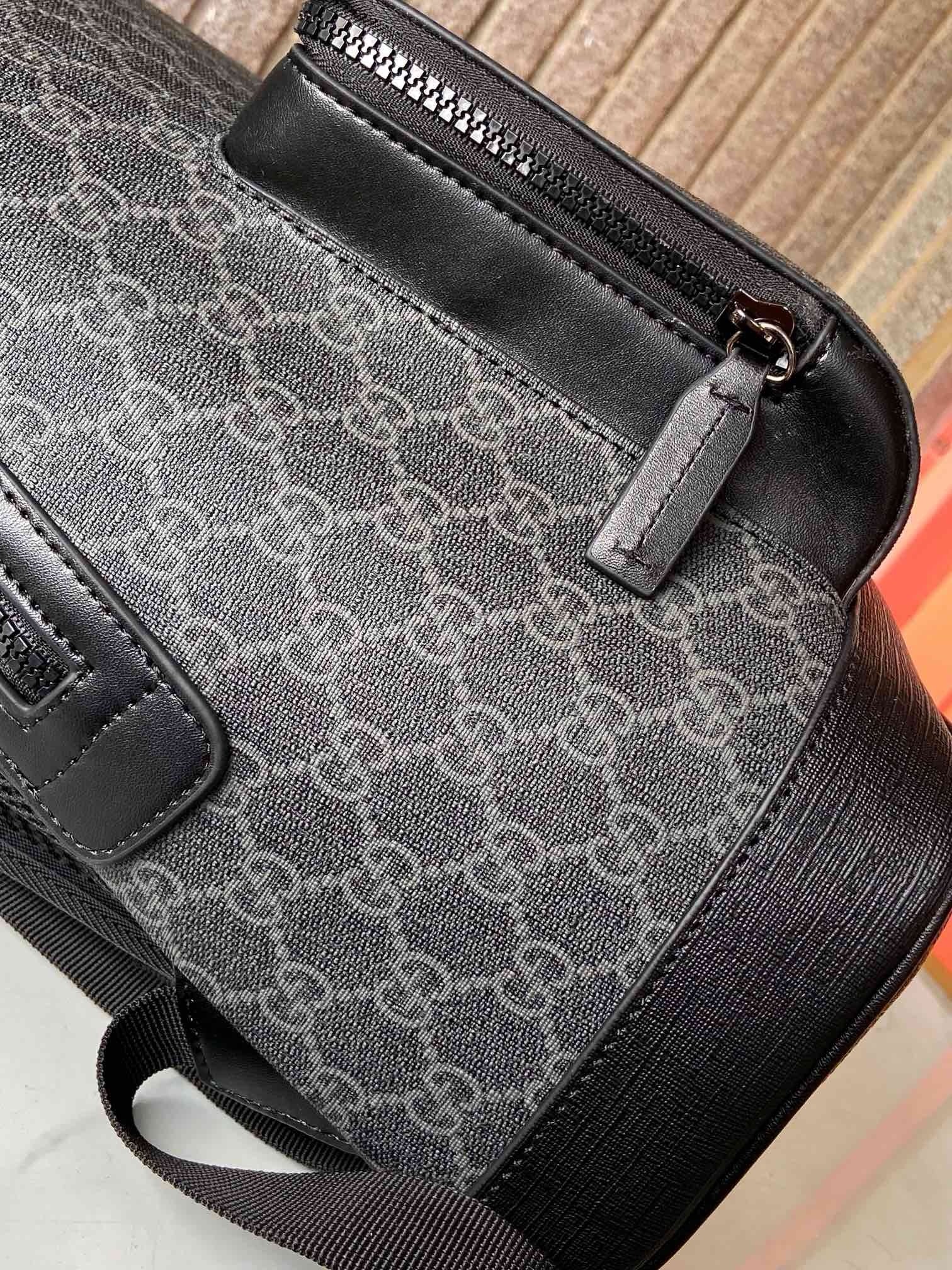 GUCCI - GG Supreme Monogram Medium Backpack