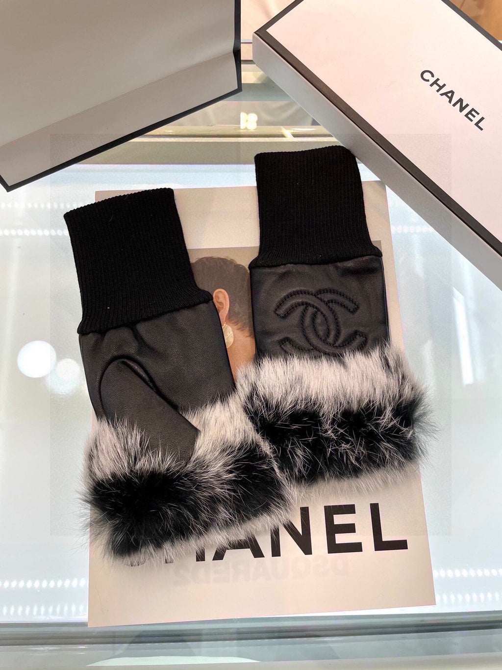 CHANEL - Fur gloves