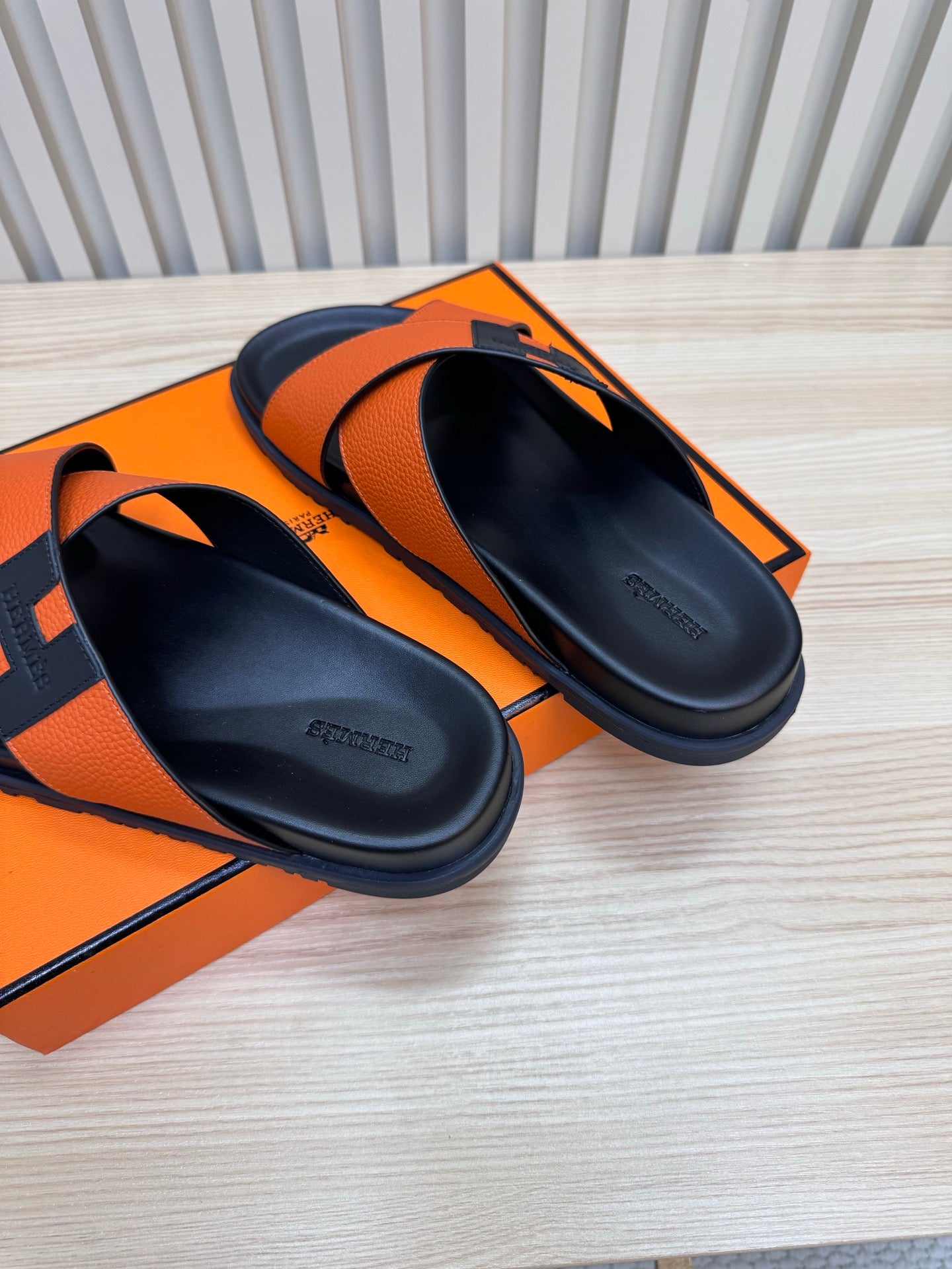 HERMES- men’s slippers