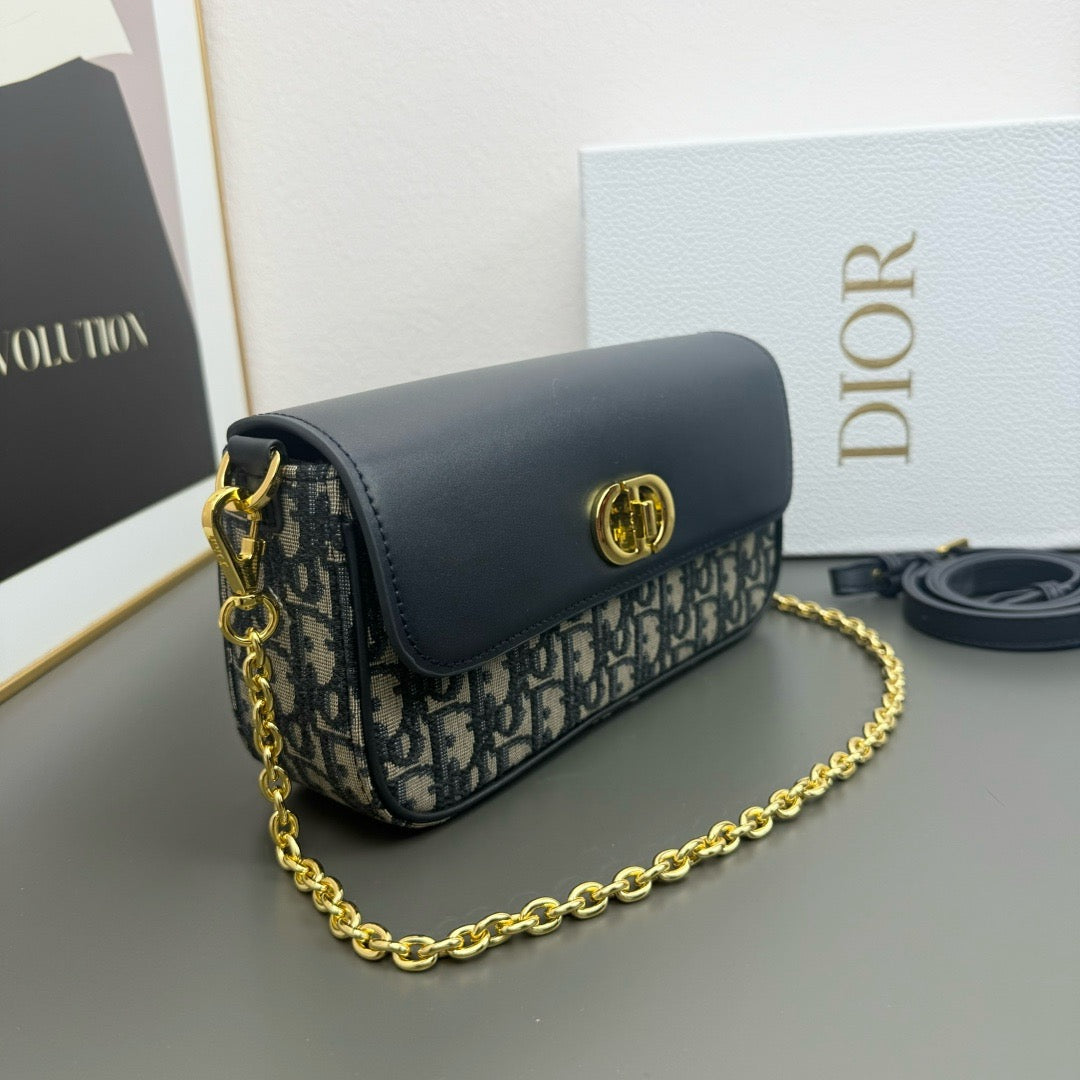 DIOR - 30 montaigne avenue east-west