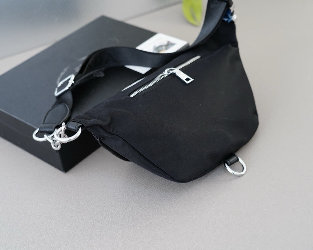 PRADA - Belt bag