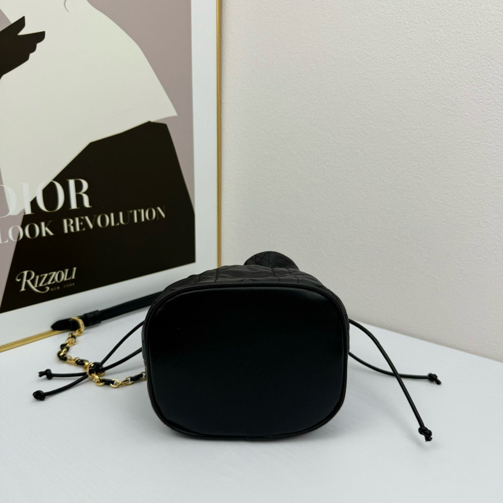 DIOR - oblique 30 Montaigne