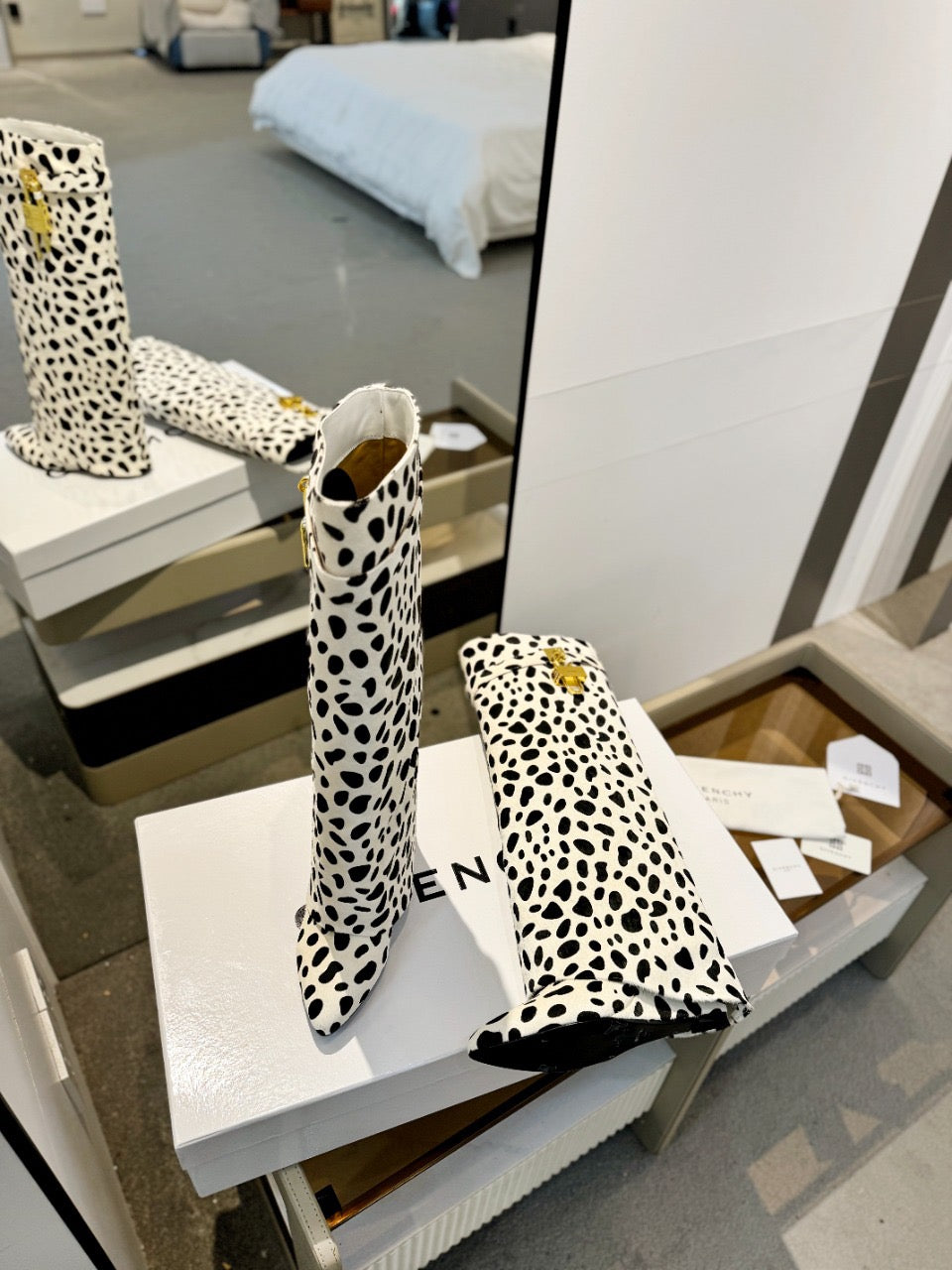 GIVENCHY - Shark lock boots
