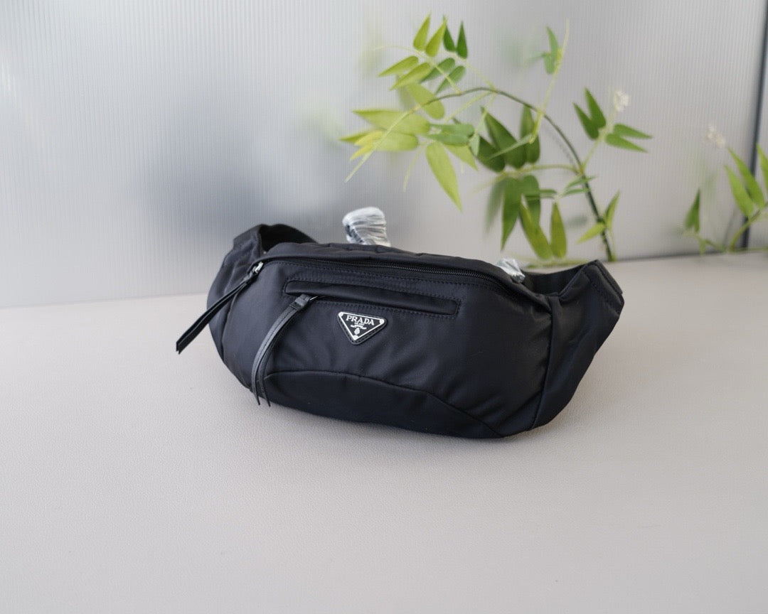 PRADA - Belt bag