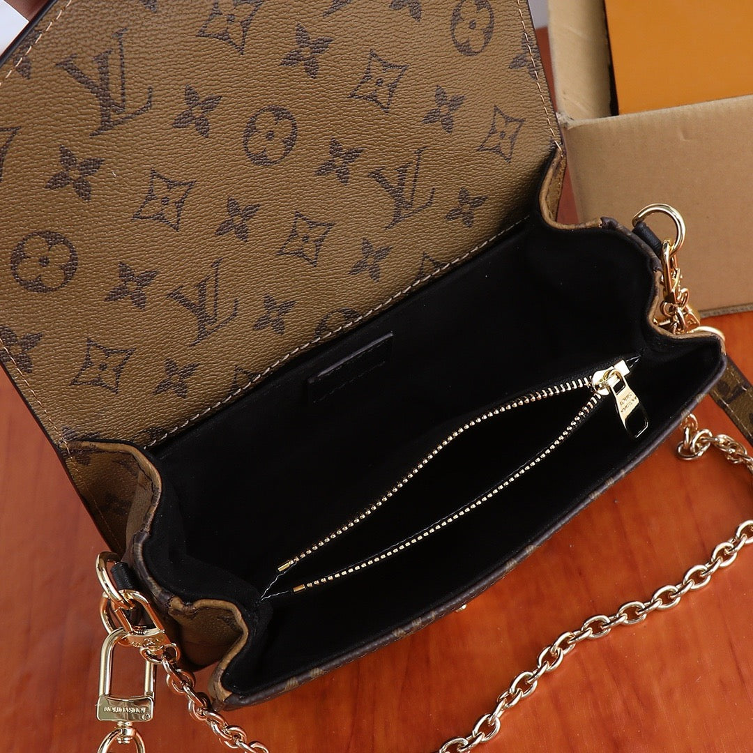 LOUIS VITTON - Flap Bag in Brown Monogram