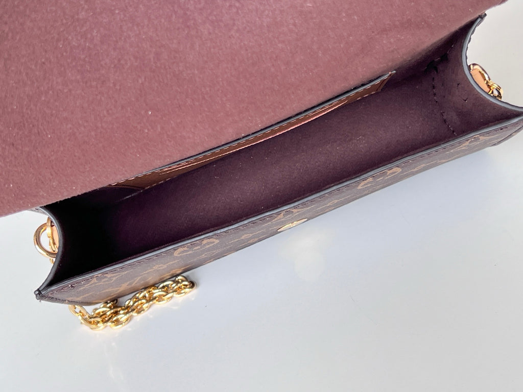 LOUIS VITTON - Wallet On Chain Lily