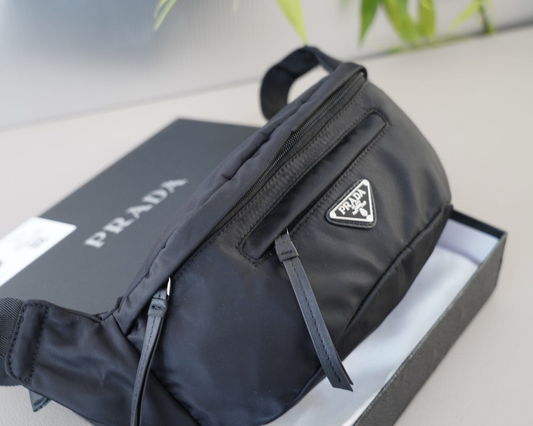 PRADA - Belt bag