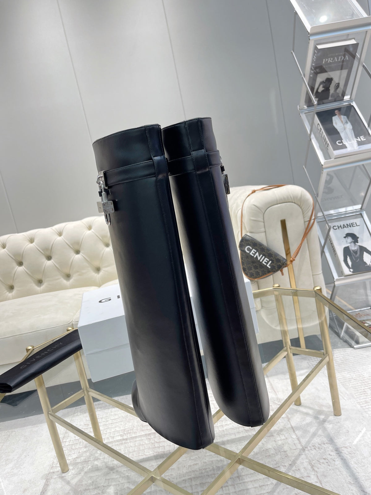 GIVENCHY - Shark lock boots