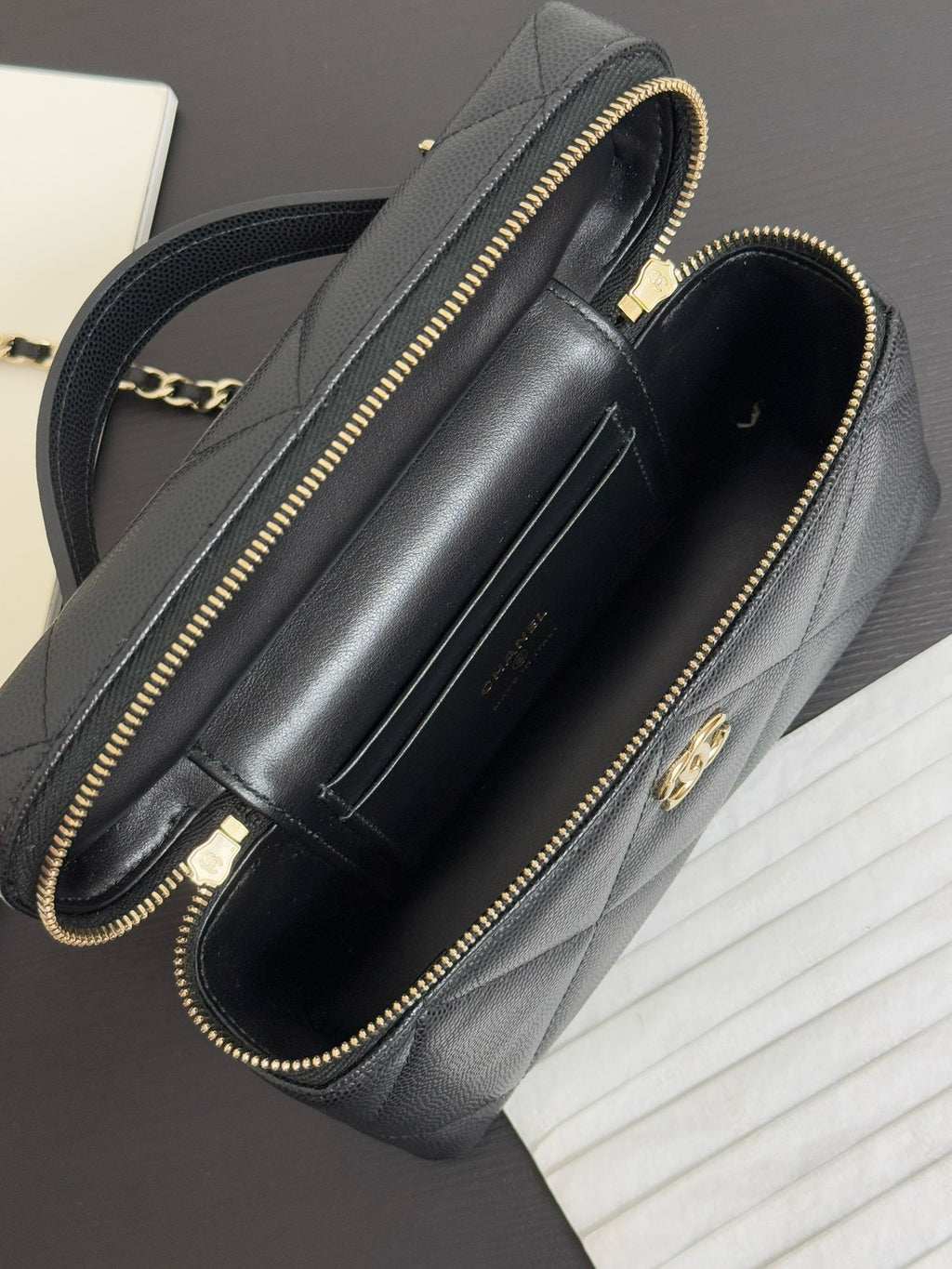 CHANEL - vanity bag