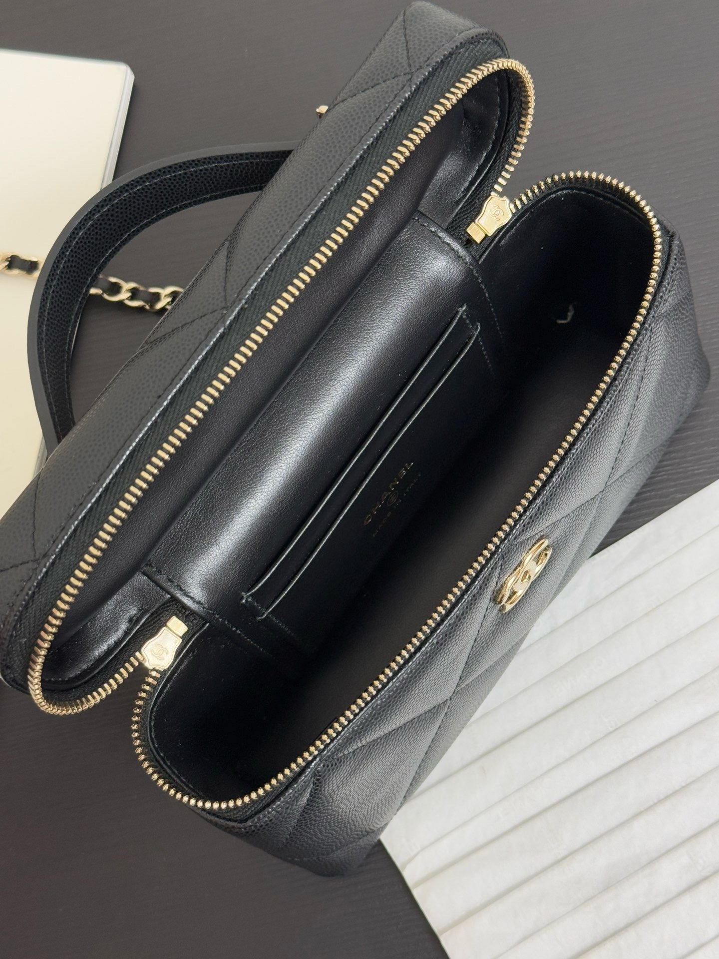 CHANEL - vanity bag
