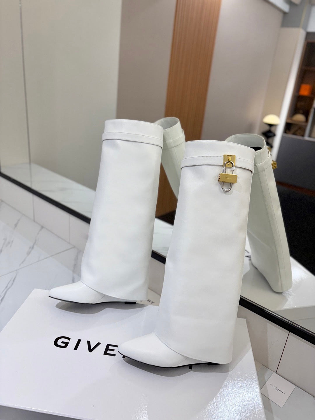 GIVENCHY - Shark lock boots