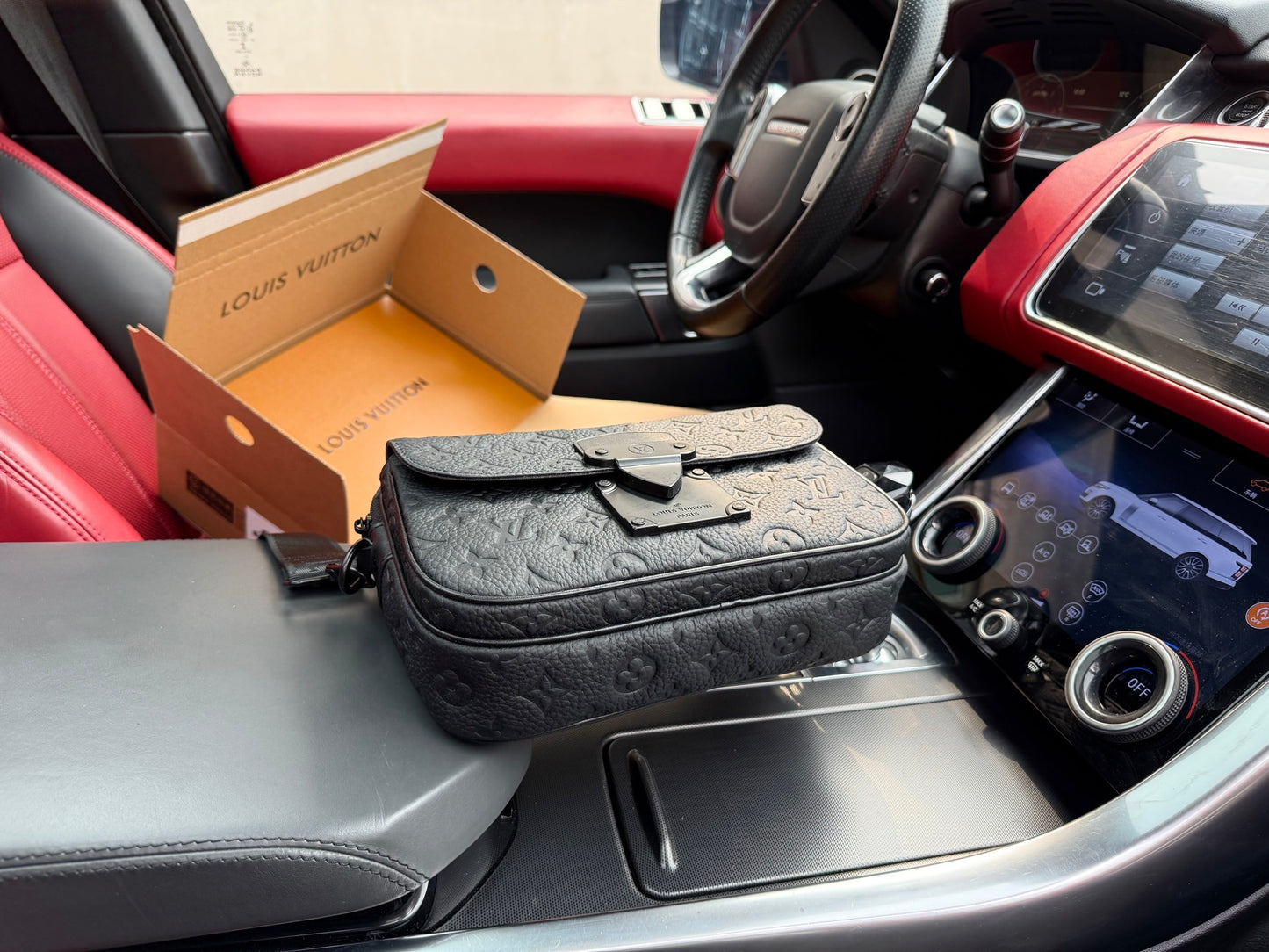 LOUIS VUITTON - S-lock