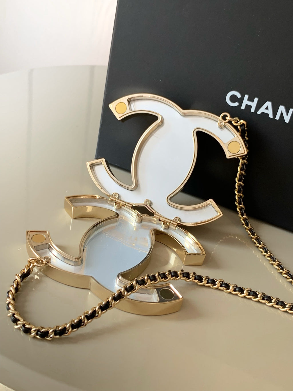 CHANEL - Cruise  2025 CC‑logo minaudière