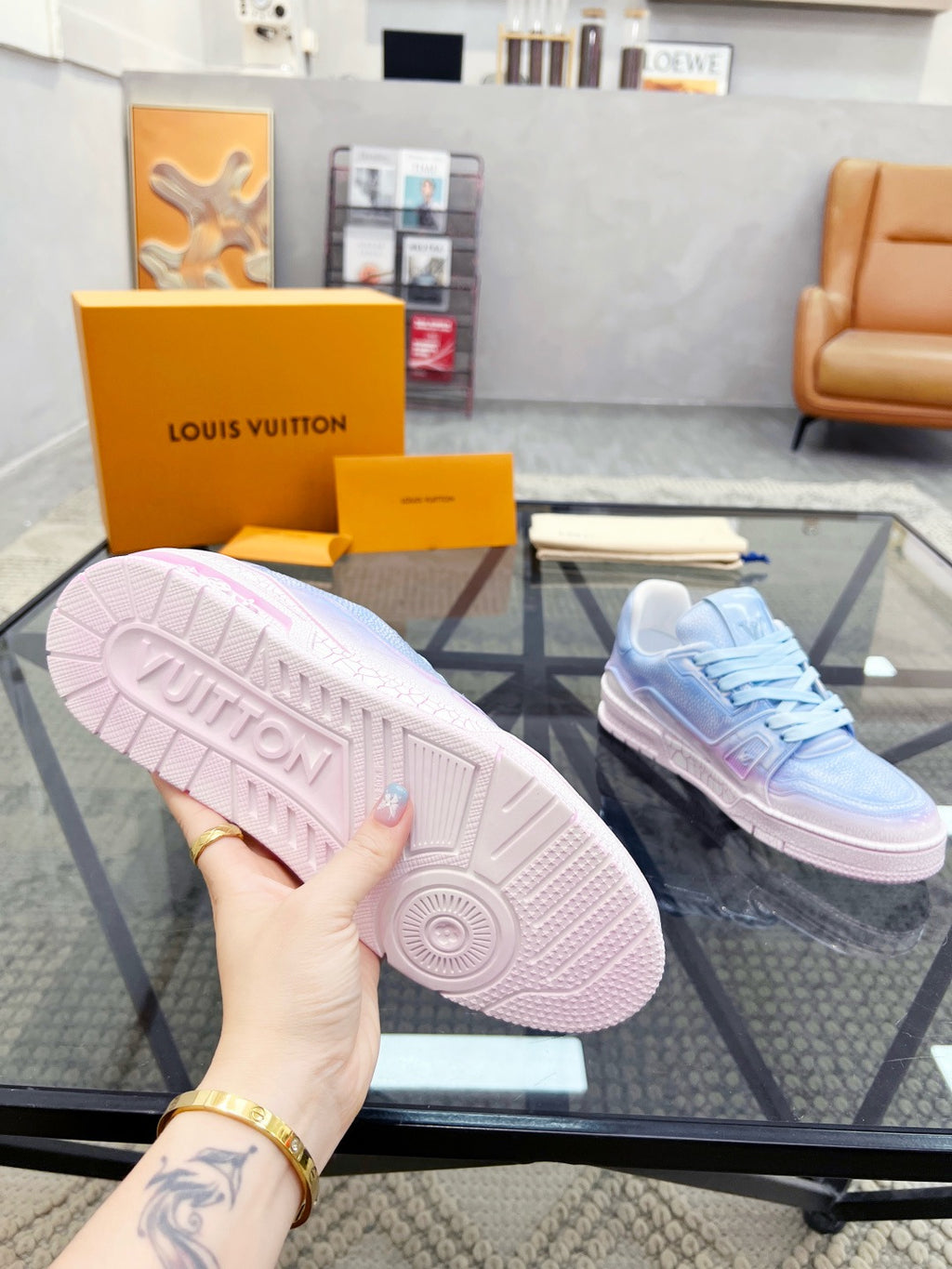 LOUIS VUITTON- Unisex sneakers