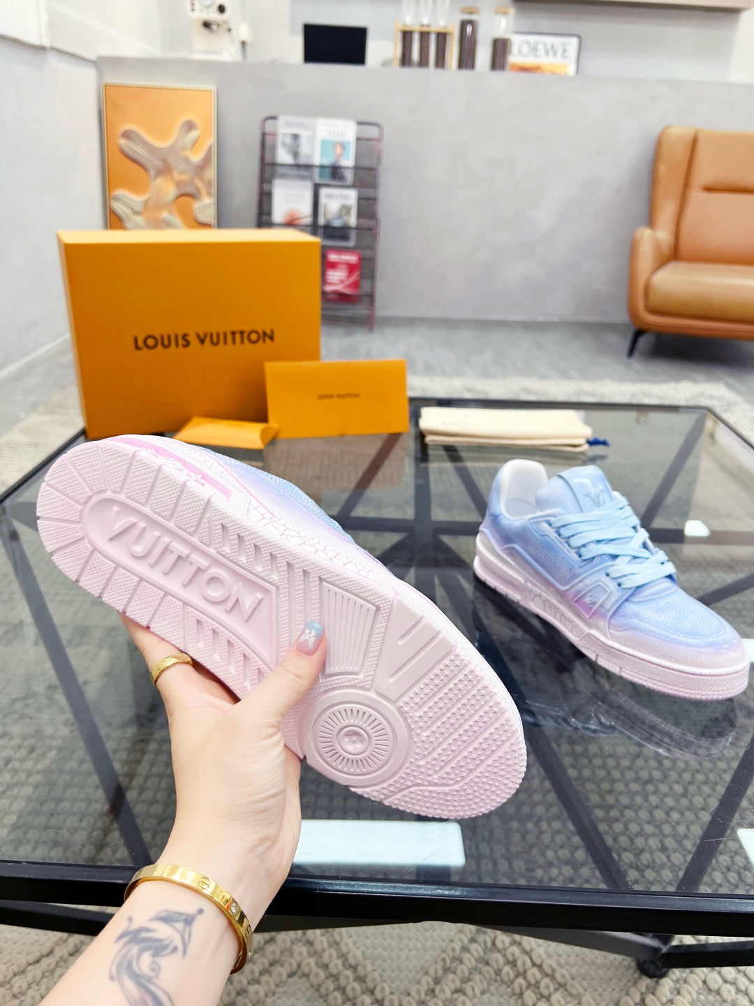 LOUIS VUITTON- Unisex sneakers