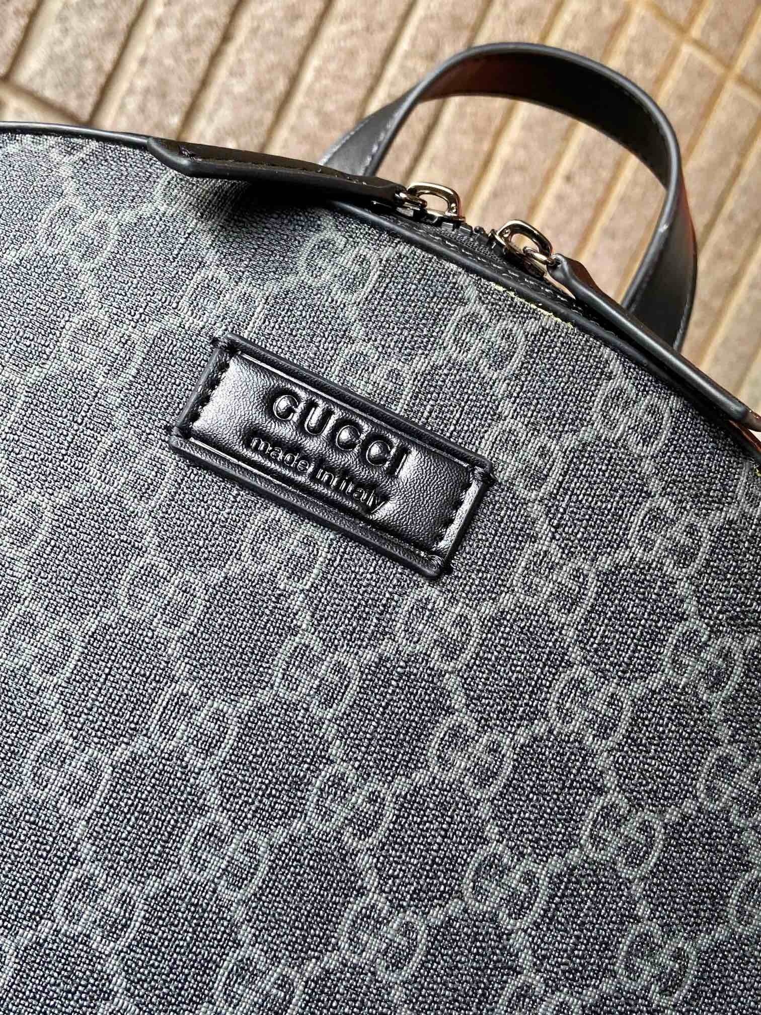 GUCCI - GG Supreme Monogram Medium Backpack