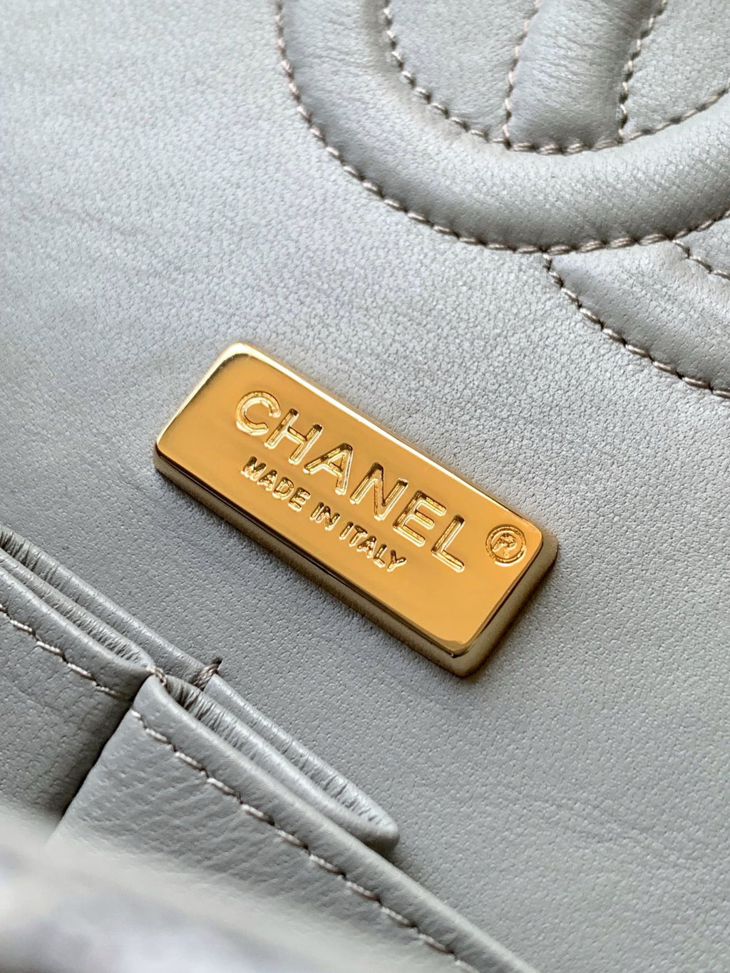 CHANEL - 21A Pearl Strass Crystal CC Medium Classic Double Flap Bag in Grey Wool Twill