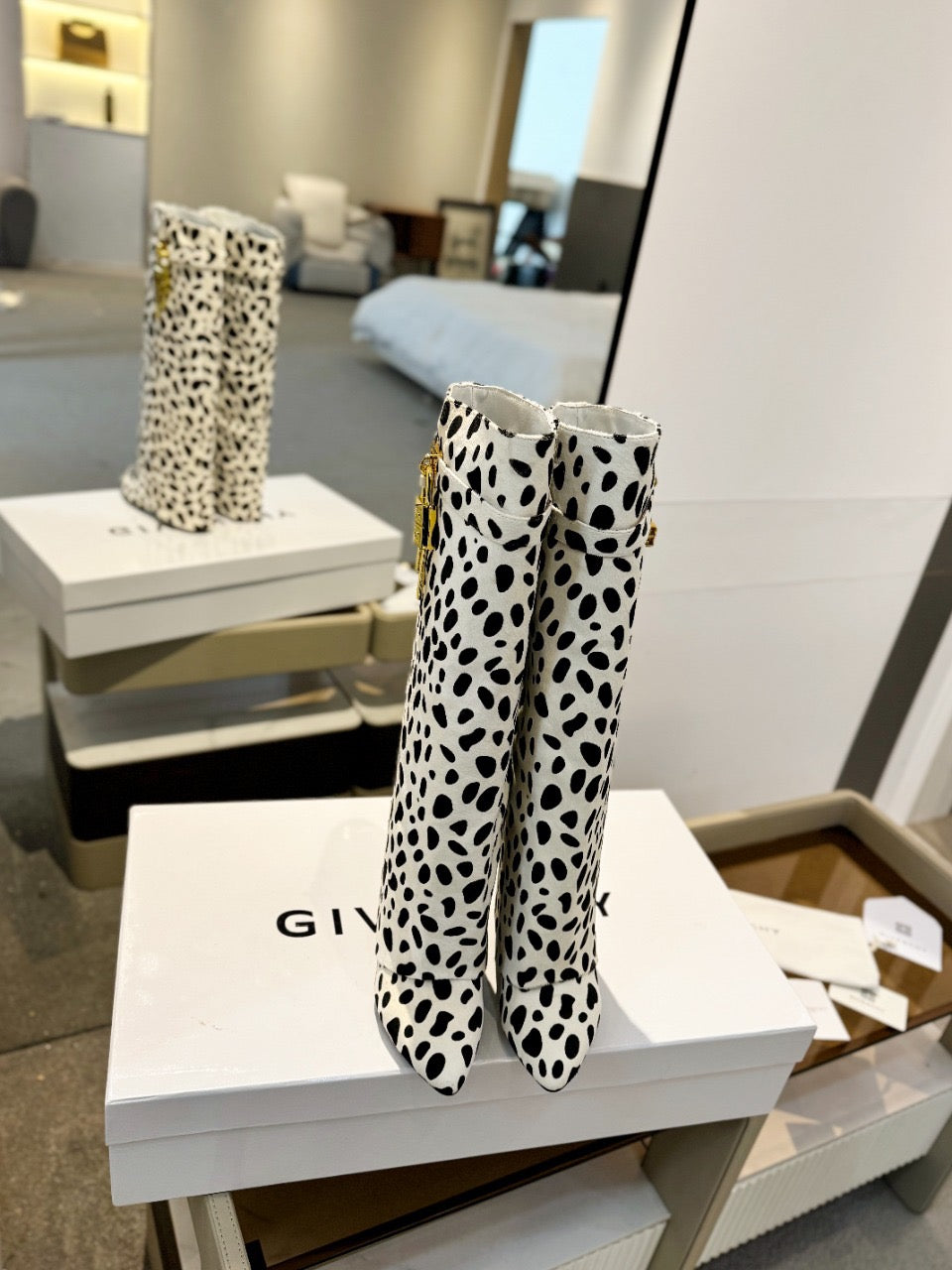GIVENCHY - Shark lock boots