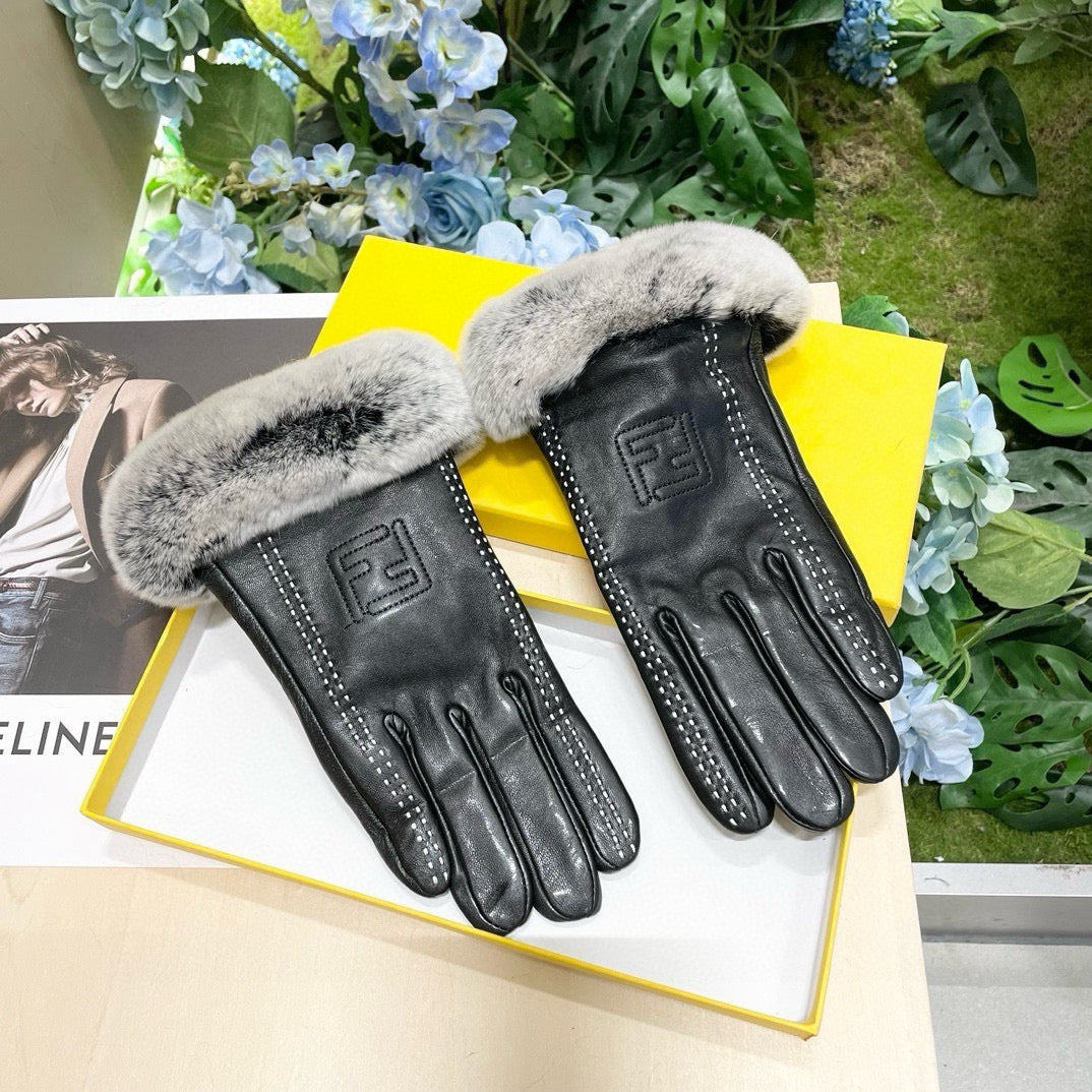 FENDI - Fur gloves