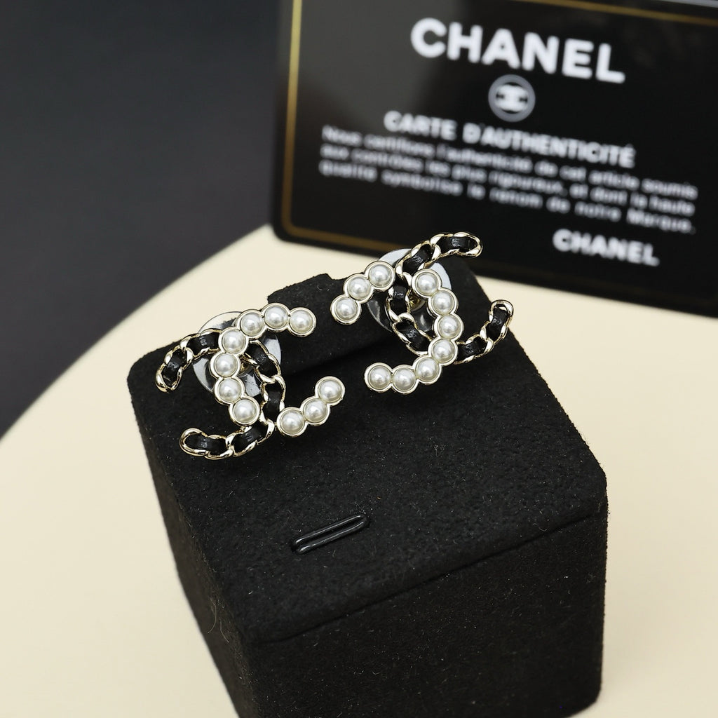 CHANEL - earrings
