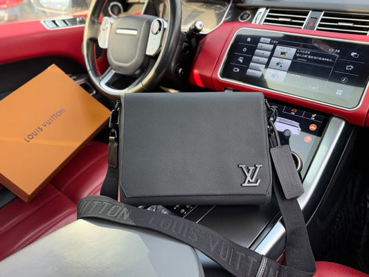 LOUIS VUITTON - Men’s Aerogram bag