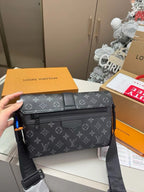LOUIS VUITTON- Men’s Taurillon bag