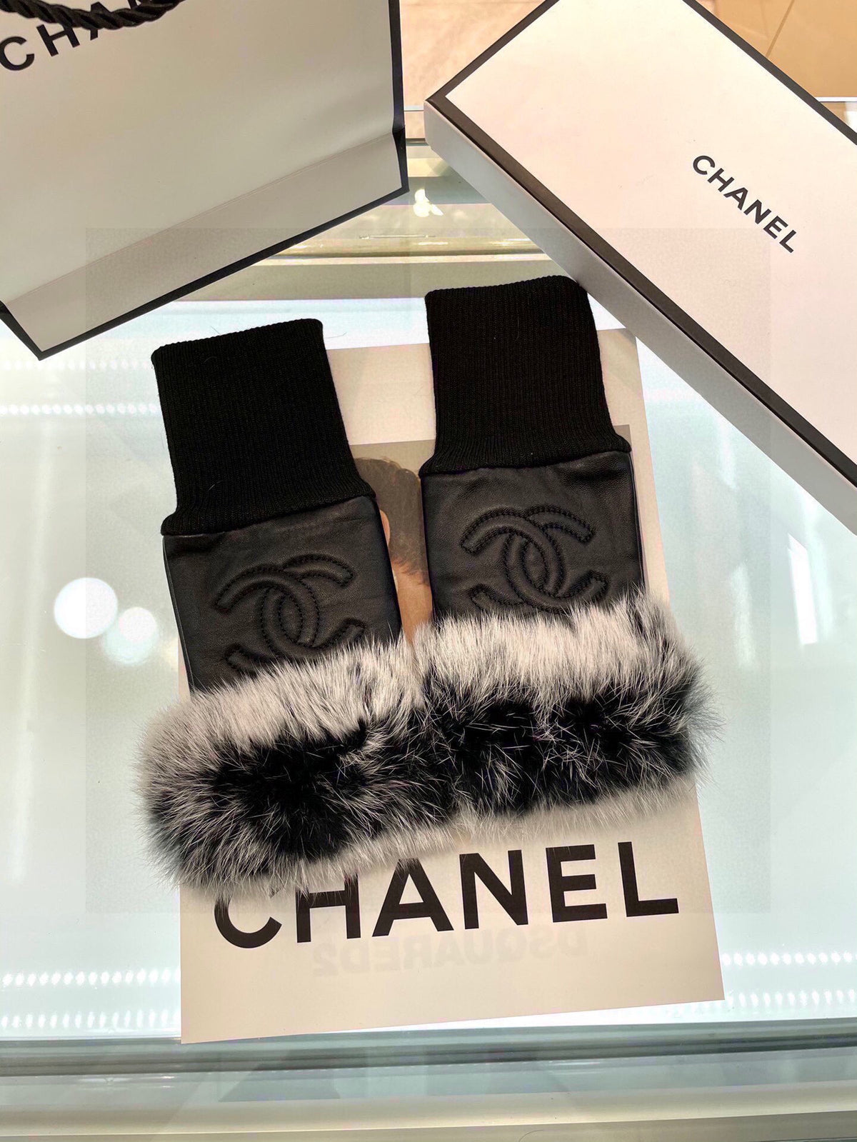 CHANEL - Fur gloves