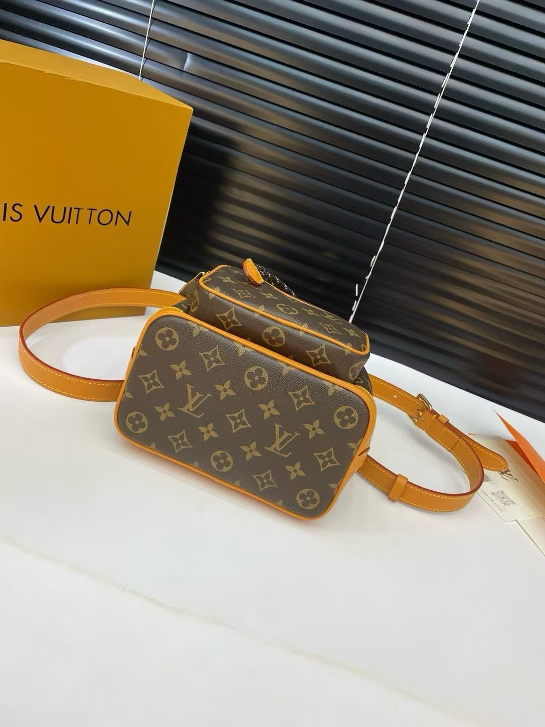 LOUIS VUITTON- Noé Cargo