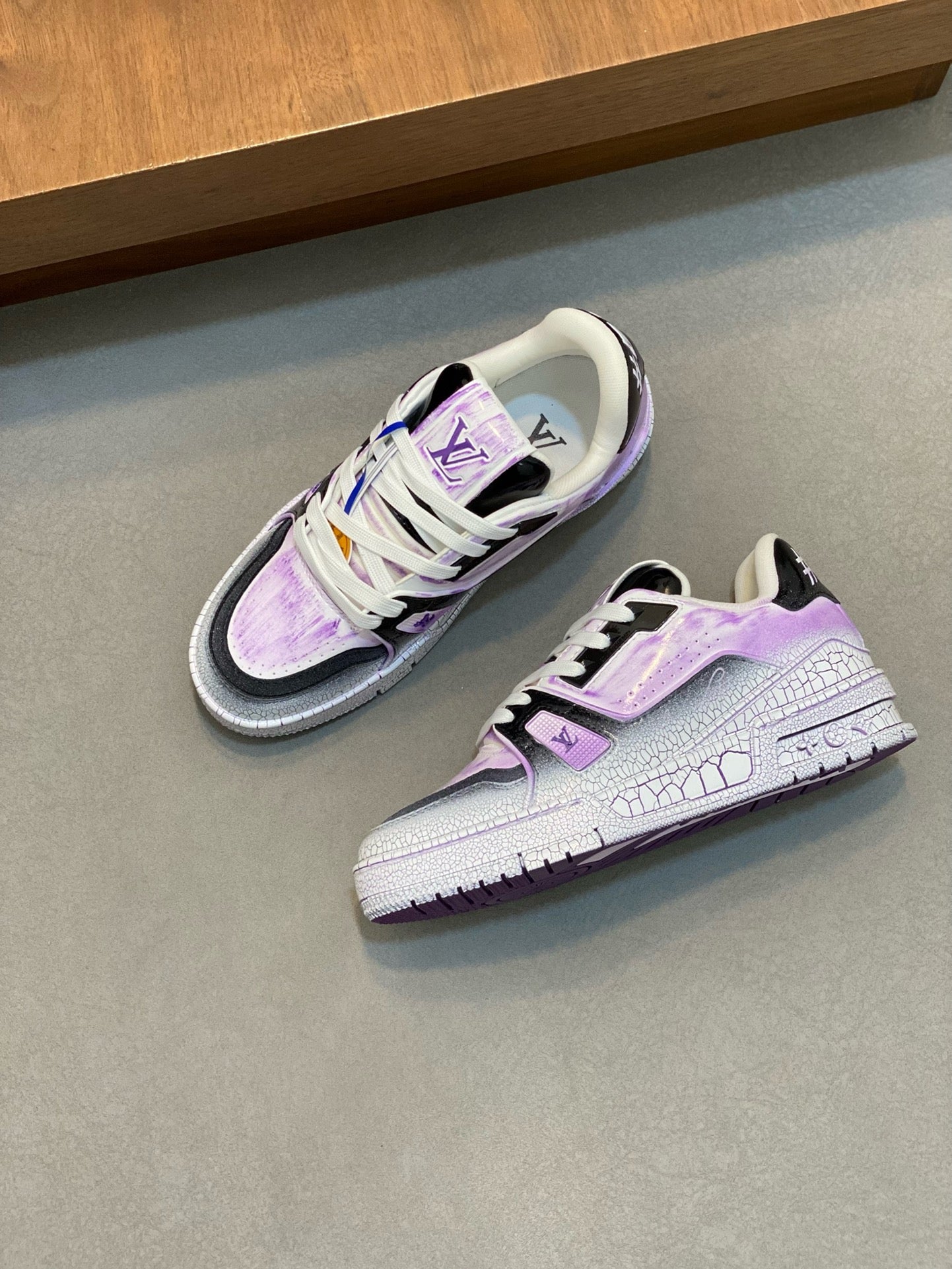 LOUIS VUITTON- Unisex sneakers