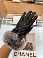 CHANEL - Fur gloves