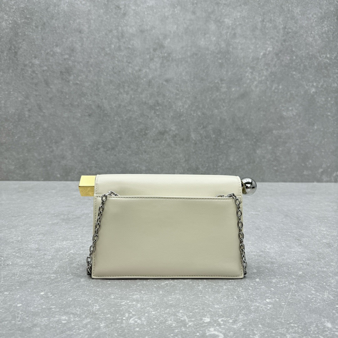 JACQUEMUS - La Petite Pochette Rond Carré clutch