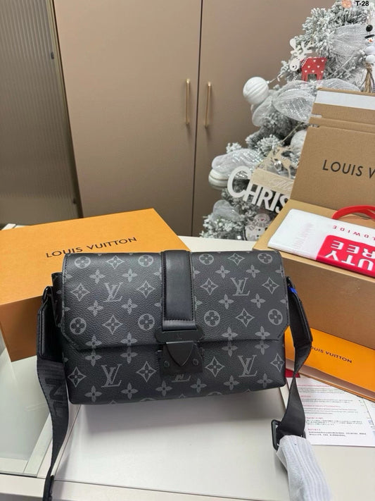 LOUIS VUITTON- Men’s Taurillon bag