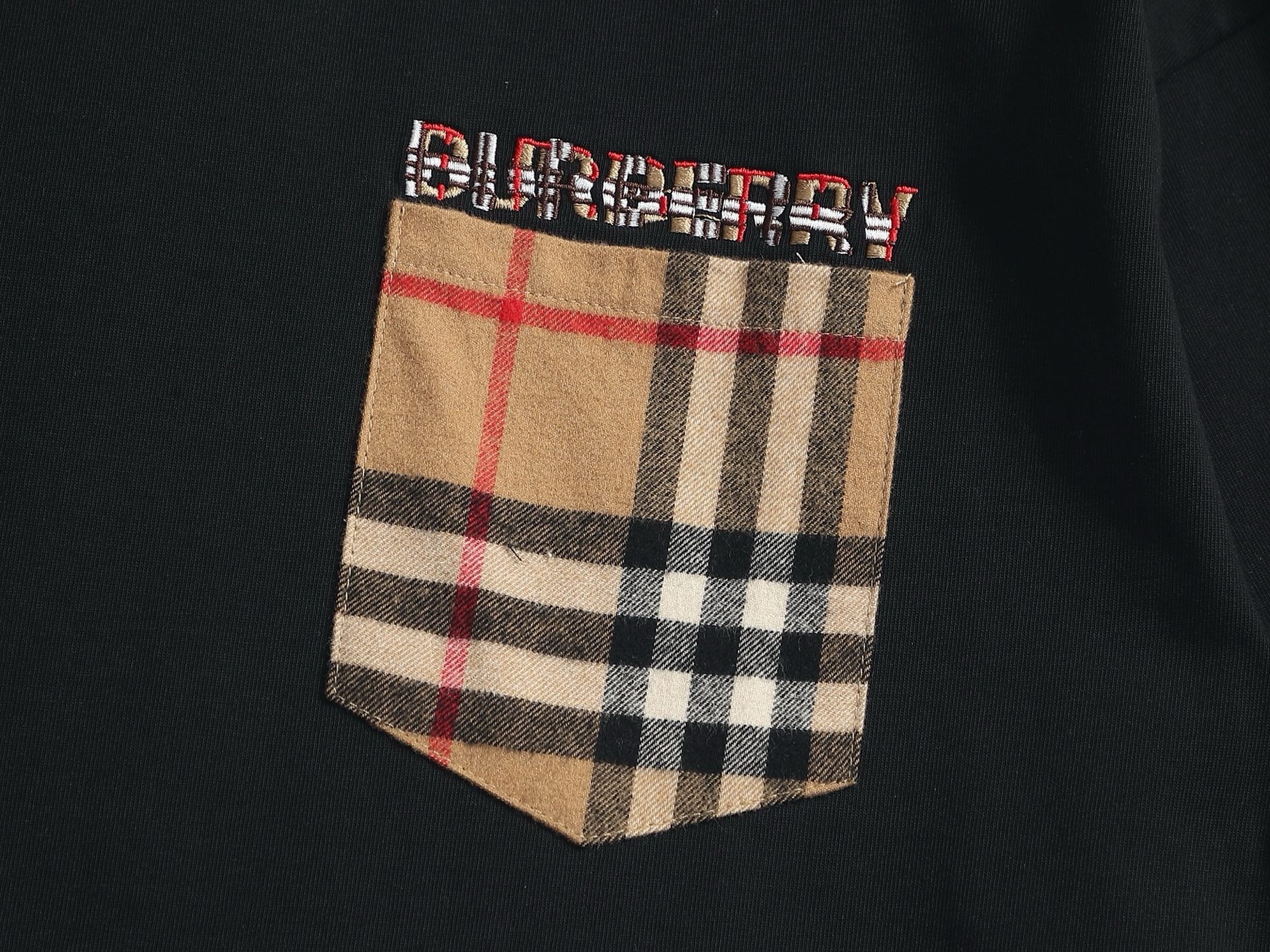 BURBERRY - T-shirt