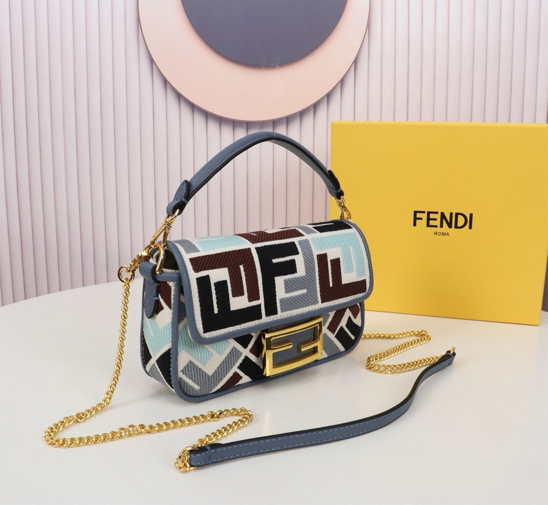 FENDI - Baguette patent leather handbag