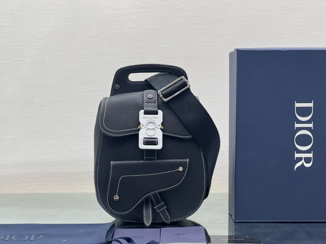DIOR - Men’s Oblique bag